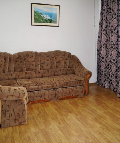 Апартаменты (3 комнаты + кухня-столовая)